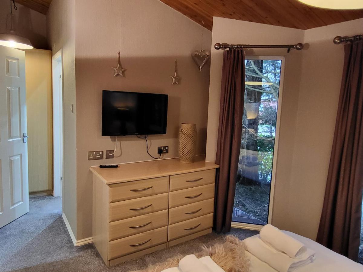 Cheerful 3 Bedroom Lodge At White Cross Bay Windermere Exterior foto