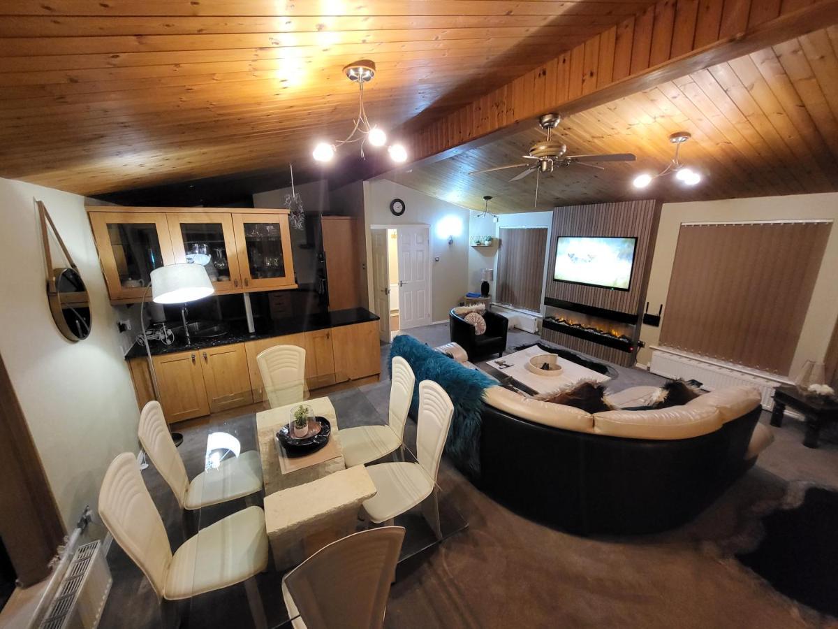 Cheerful 3 Bedroom Lodge At White Cross Bay Windermere Exterior foto
